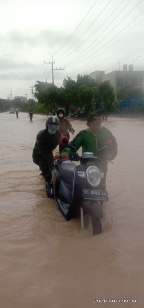 Banjir di Kariangau Balikpapan Membuat Belasan Warga Mengungsi