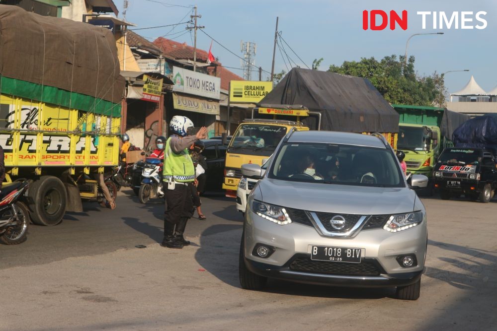 Kebijakan Ganjil Genap, Penyekatan Kendaraan di Pasar Cileunyi