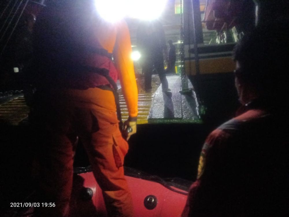 ABK Feri Dihantam Rantai Jangkar di Pelabuhan Kayangan