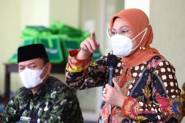 Menaker Ida Sapa Pekerja Perempuan Di Rusunawa Ungaran