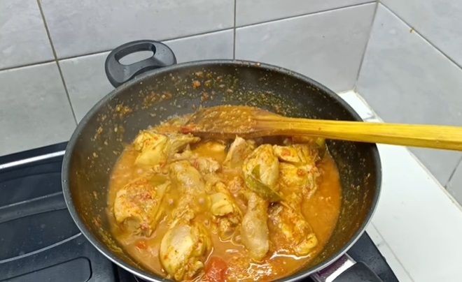 Resep Ayam Woku Kemangi Pedas Khas Manado Yang Bikin Nagih