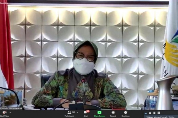 Risma Beberkan Jurus Atasi Masalah Bansos hingga PKH