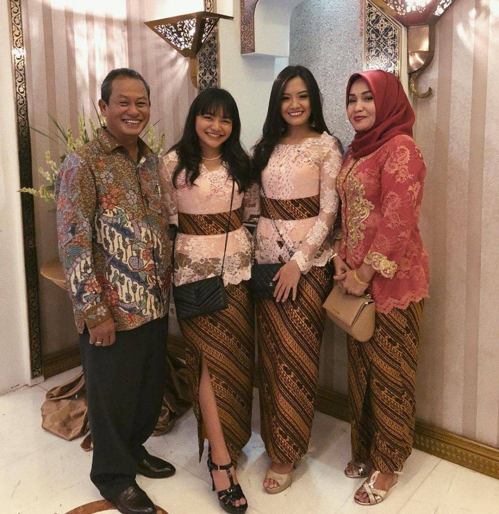 12 Inspirasi Kebaya Pink Untuk Kondangan