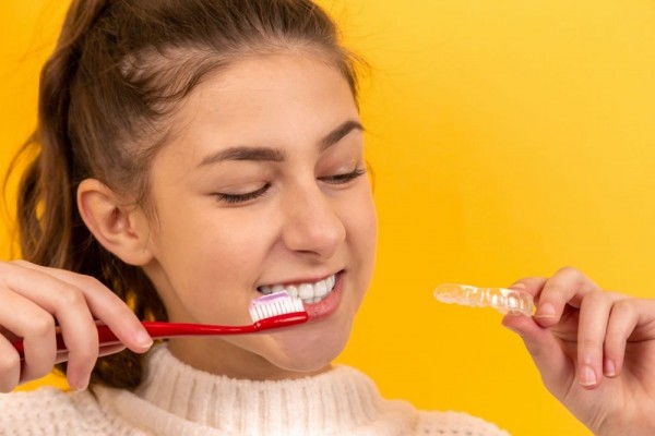 Viral di TikTok, Trik Memutihkan Gigi Ini Ternyata Ampuh!