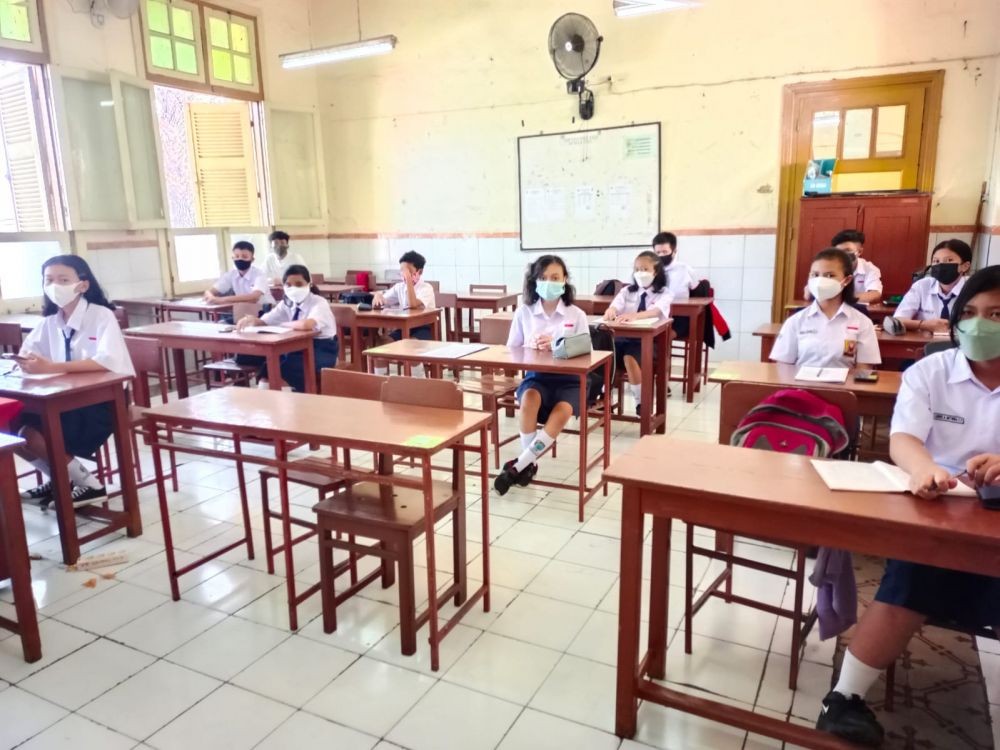 Suka Duka Ortu Bekali Anak dan Antar Jemput saat PTM Sekolah di Jateng