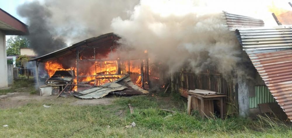 Diduga Korsleting Alat Elektronik, 7 Kios Terbakar di Simalungun