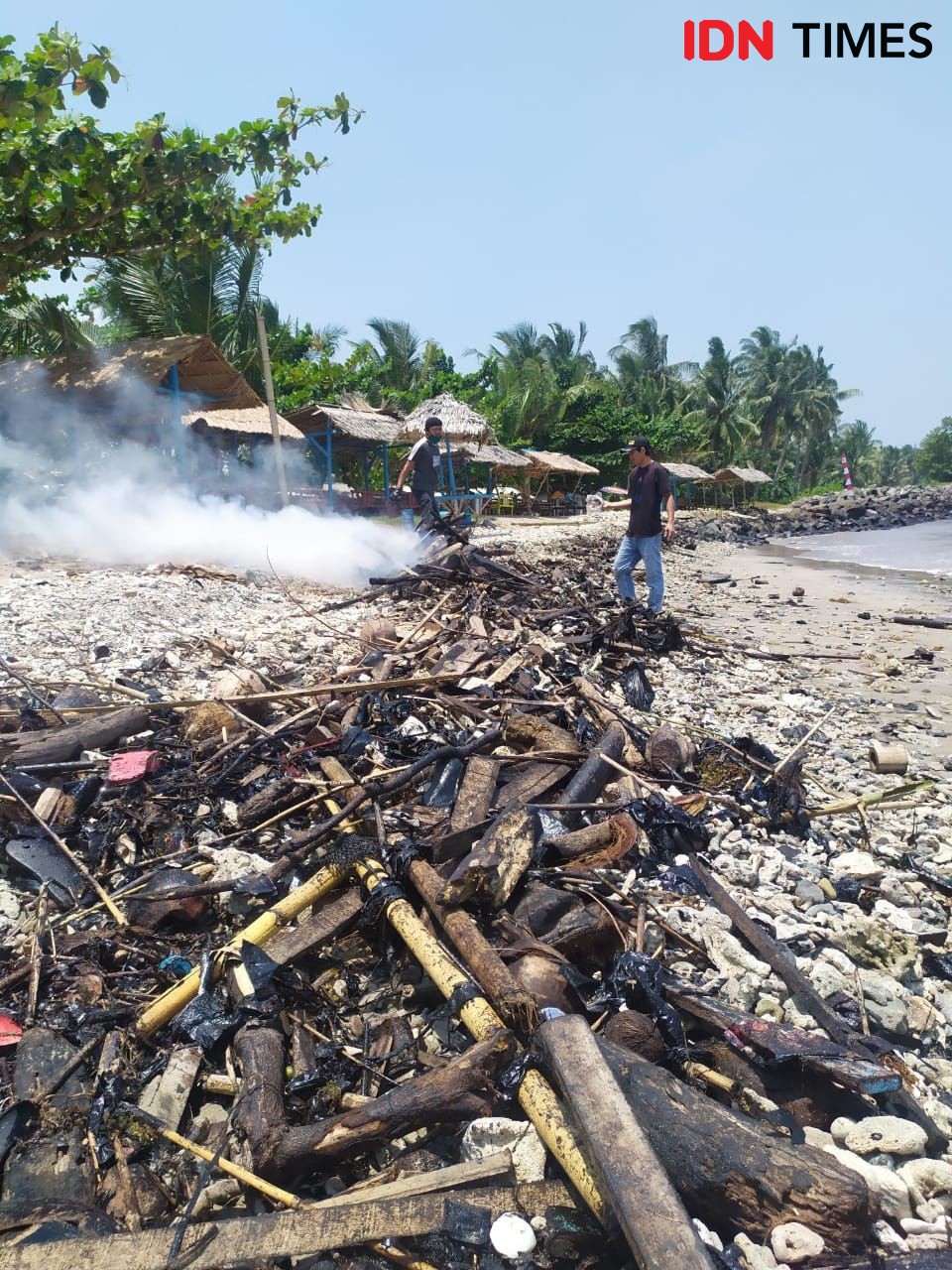 Pencemaran Limbah Diduga Oli Kian Hantui Masyarakat Pesisir Lampung
