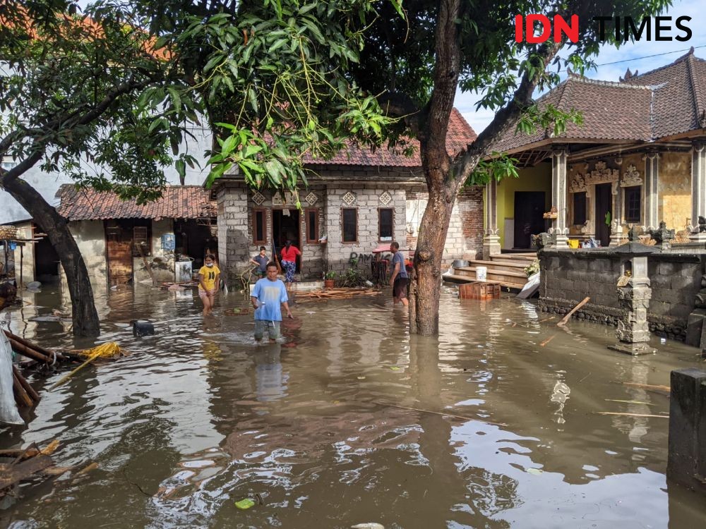 Rumah Warga Kusamba Klungkung Terendam Luapan Air Sungai Candi Gara