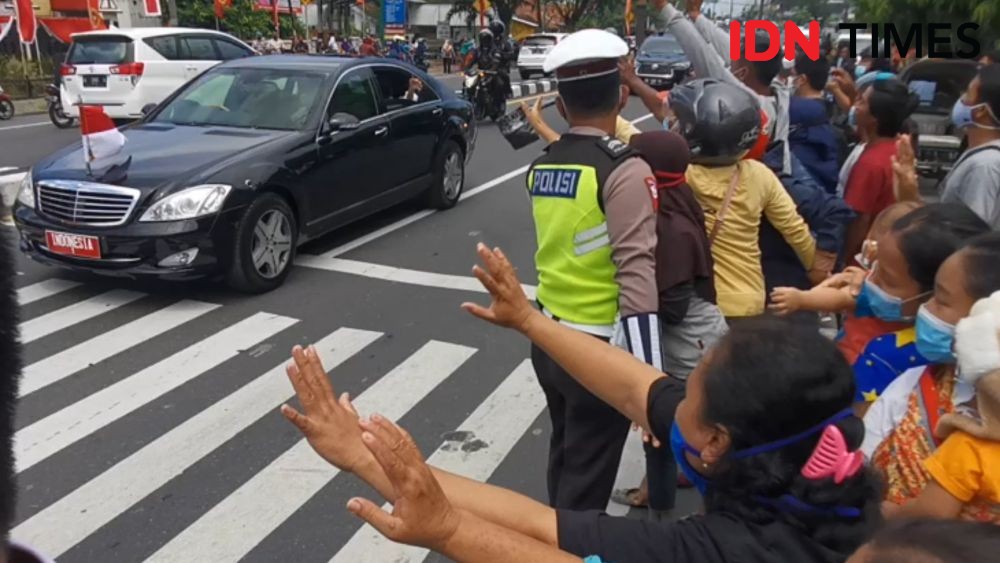 Jokowi Beri Sepeda Pelajar di Sukoharjo yang Takut Vaksin COVID-19