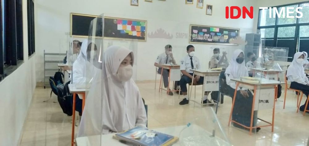 Melongok Uji Coba PTM di Sekolah Lamsel, Bupati Banyak Beri Wejangan