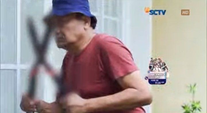 10 Momen Kocak saat Tayangan TV Disensor Blur, Kenapa Ya?