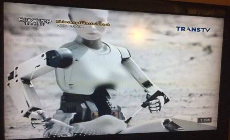 10 Momen Kocak saat Tayangan TV Disensor Blur, Kenapa Ya?