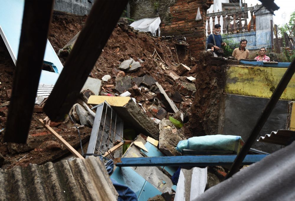 Potret Bencana, Banjir di Pasar Rau Hingga Bangunan Roboh di Sempu