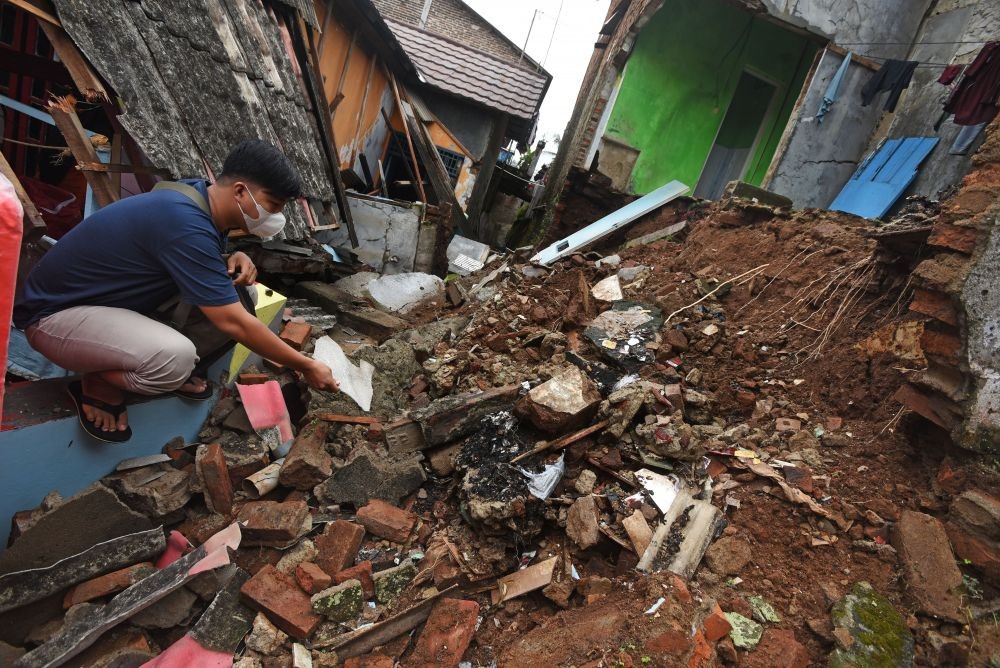 Potret Bencana, Banjir di Pasar Rau Hingga Bangunan Roboh di Sempu