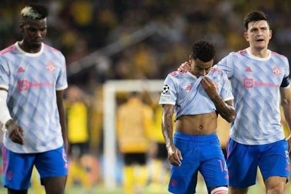 Pahit, 7 Potret Kesedihan Skuad MU Usai Ditekuk Young Boys FC