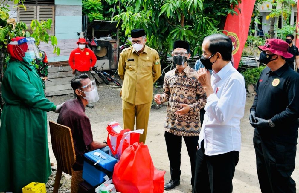 Tinjau Vaksinasi Door to Door di Aceh, Ini Pesan Jokowi