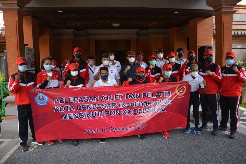 Atlet Denpasar Resmi Dilepas ke PON Papua, Ditarget Raih 15 Emas