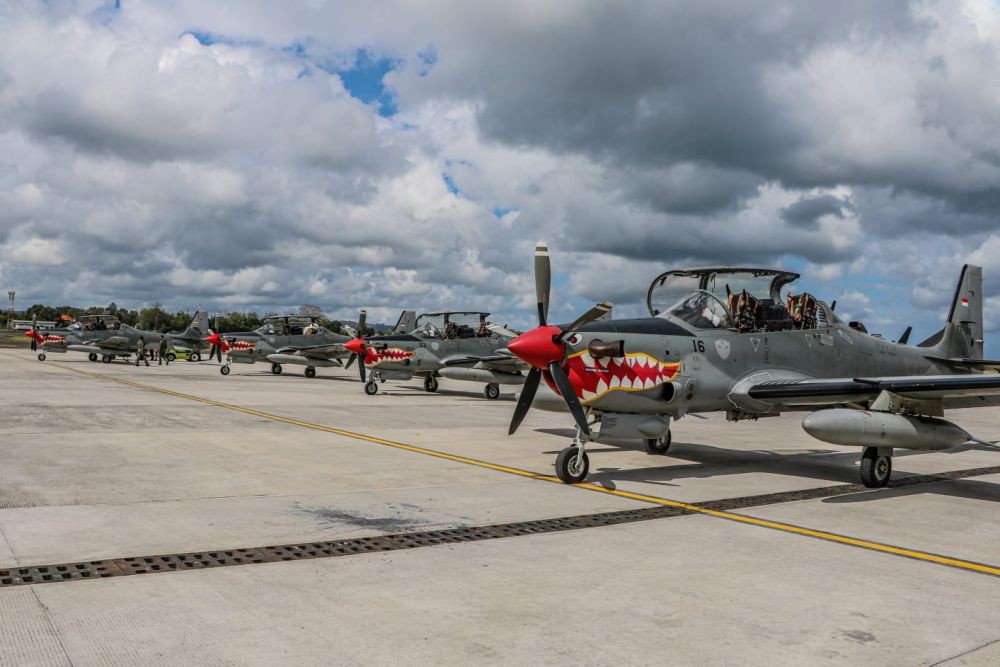 4 Pesawat Tempur Taktis Super Tucano Parkir di Lanud Ngurah Rai Bali 