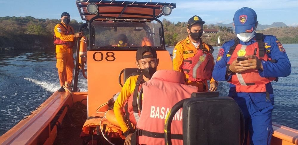 Tujuh Nelayan Terdampar di  Perairan Sumbawa Akibat Kapal Pecah