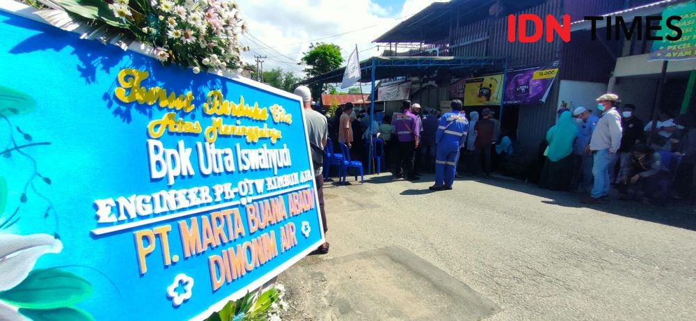 Isak Tangis Sambut Jenazah Mekanik Rimbun Air di Balikpapan