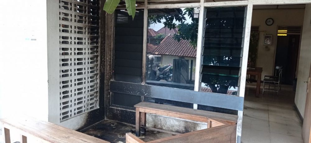 LBH Yogyakarta Diteror Bom Molotov, Beranda Kantor Terbakar
