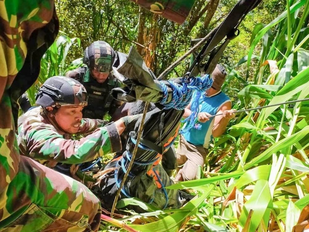 Potret Tni Ad Ditembaki Kkb Saat Evakuasi Nakes Di Papua