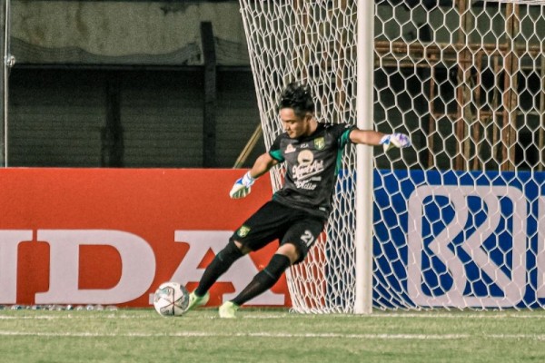 Kebobolan 7 Gol dalam 3 Laga, Pelatih Kiper Persebaya Pasang Badan