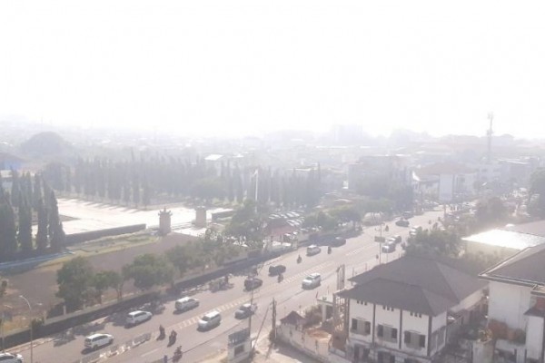 Warga Palembang Hirup Kabut Asap, BPBD: Karhutla OKI dan OI