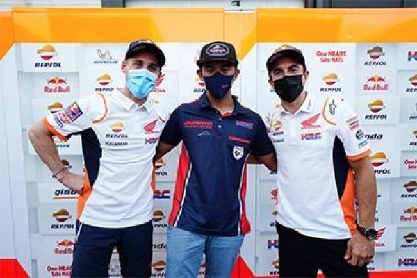 Marc Marquez dan Pol Espargaro Beri Semangat pada Mario Suryo Aji