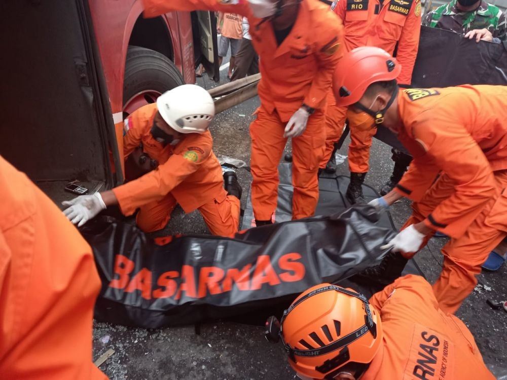 Bus Sumber Rahayu Tabrak Truk di Kulon Progo, 2 Orang Meninggal  
