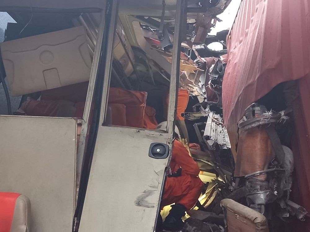 Bus Sumber Rahayu Tabrak Truk di Kulon Progo, 2 Orang Meninggal  