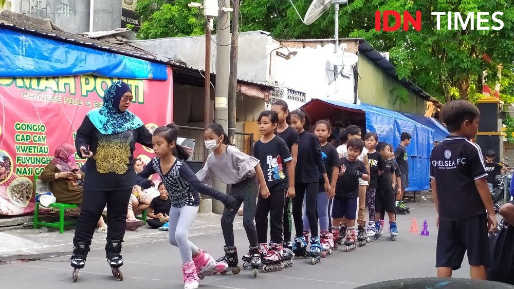 10 Potret Anak-anak Main Sepatu Roda di Gang Sempit Semarang, Booming!