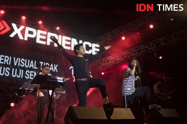 11 Ide Outfit Nonton Konser Pria, Simpel tapi Keren