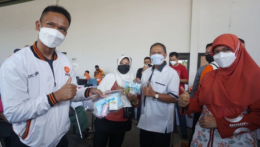 Kejar Herd Immunity, PKS Bantu Percepatan Vaksinasi 1.550 Warga Bandung
