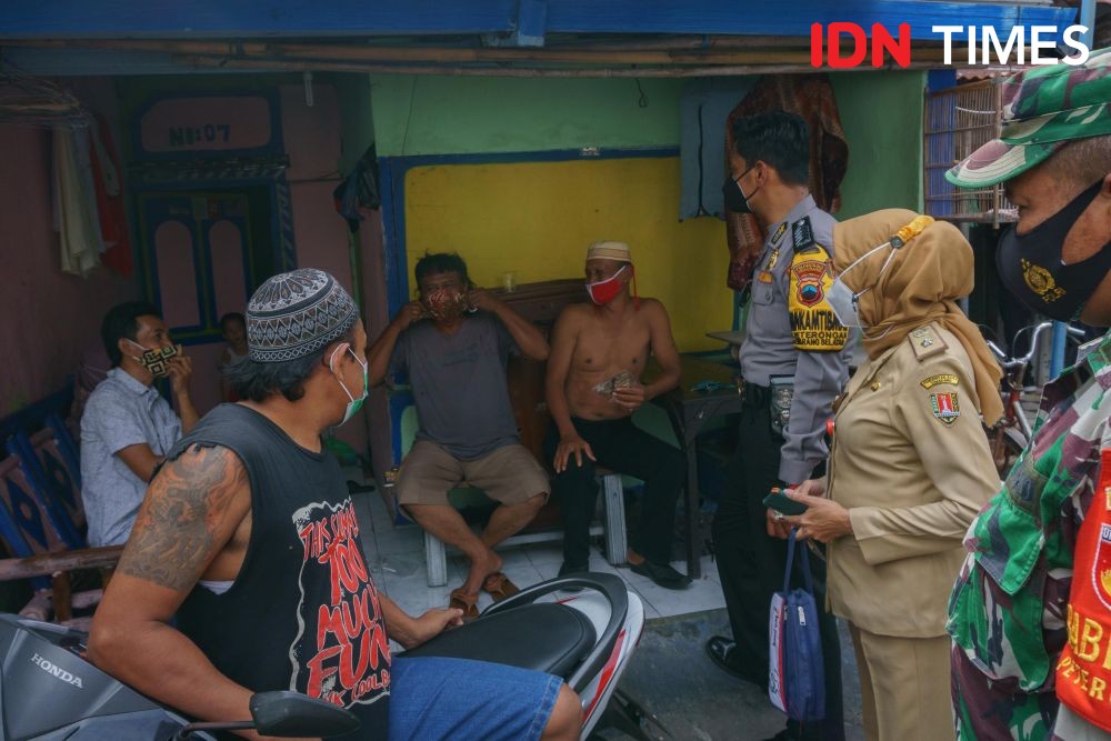 10 Potret Aksi Bhabin Millennial Semarang, Kreatif Ngonten COVID-19