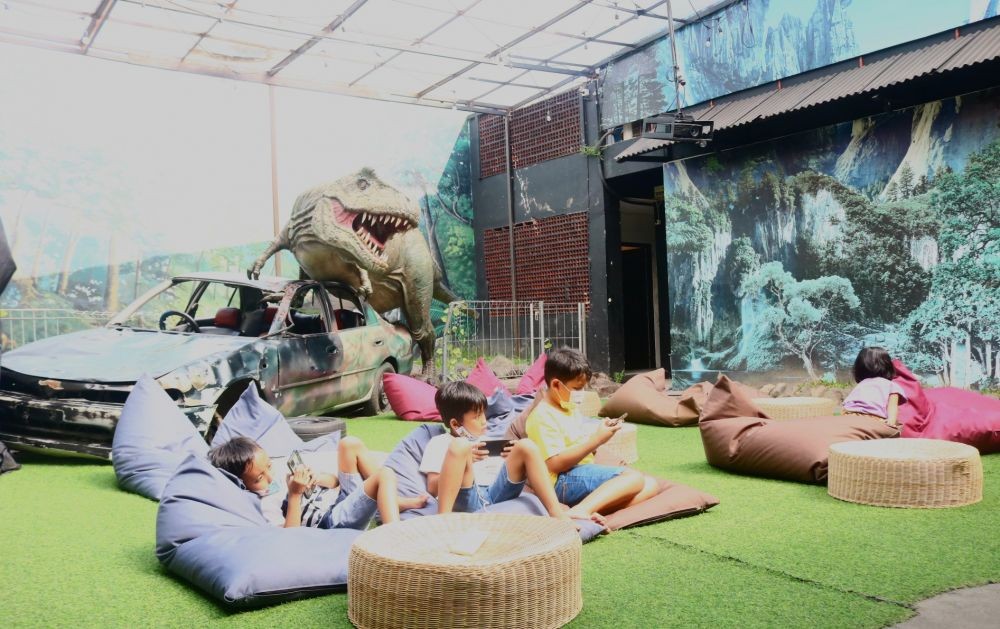 Menengok Resto Berkonsep Serba Dinosaurus di Kota Malang  