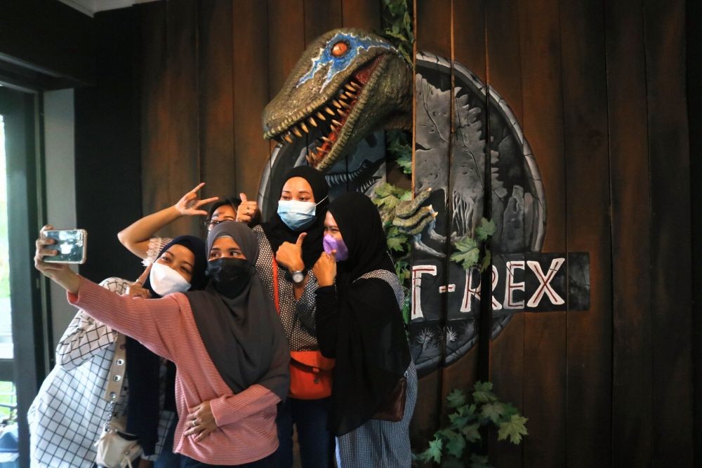 Menengok Resto Berkonsep Serba Dinosaurus di Kota Malang  