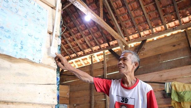 Puluhan Tahun Pakai Minyak Tanah, Warga Dusun Pesbar Nikmati Listrik PLN