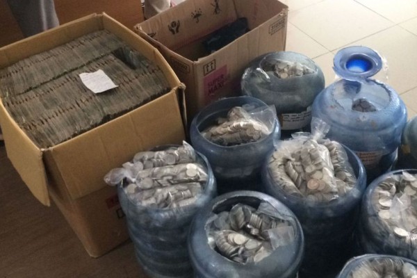 Uang Koin untuk Beli Mobil Butuh Waktu Tiga Hari Dihitung