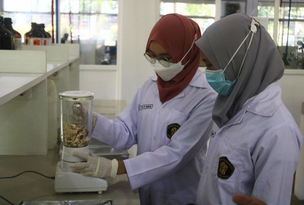 Mahasiswa UB Bikin Krim Anti Jerawat dari Kulit Durian  