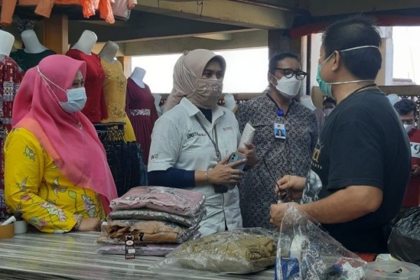 Bayar Iuran Pedagang di Pasar Surabaya Kini Bisa Cashless