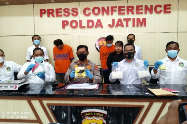 Pria Lampung Ini Edarkan Sabu Sambil Liburan Keluarga di Surabaya