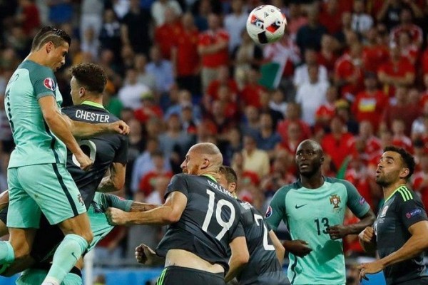 4 Teknik Menyundul Bola untuk Pemula, Ada yang Terbang