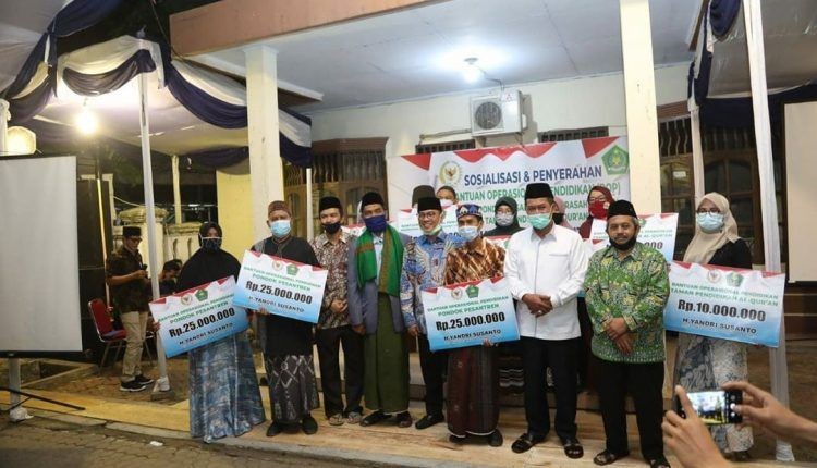 Sengkarut Penyaluran Bantuan  Operasional Madrasah di Banten 