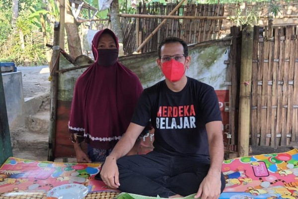 Menginap di Rumah Guru Honorer, Nadiem: Saya Terharu Dengar Ceritanya