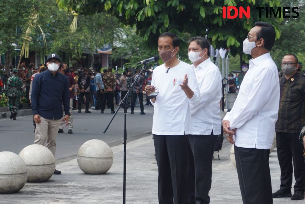 Jokowi Berikan Bantuan PKL Rp1,2 Juta, Pedagang Teriak Kurang Pak! 