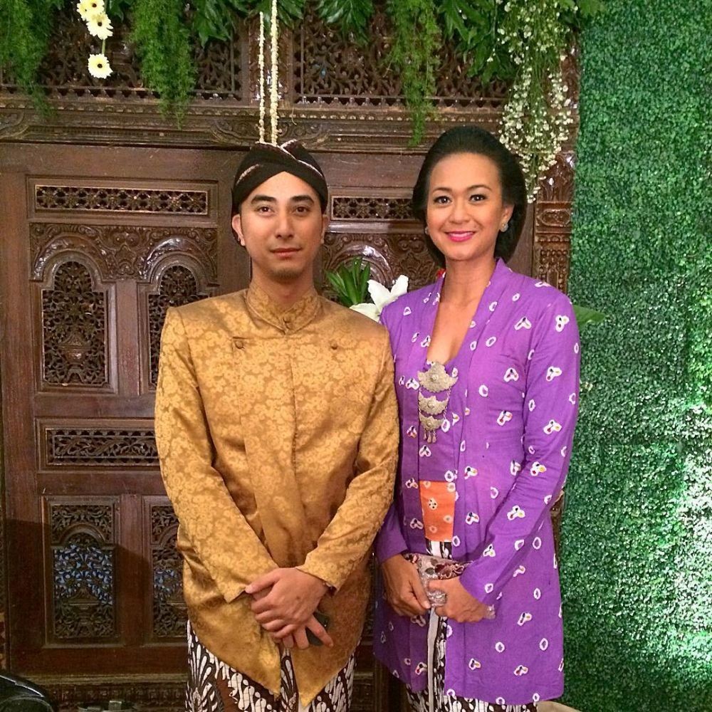 9 Inspirasi Kebaya Ala Pemain Losmen Bu Broto, Ayu!