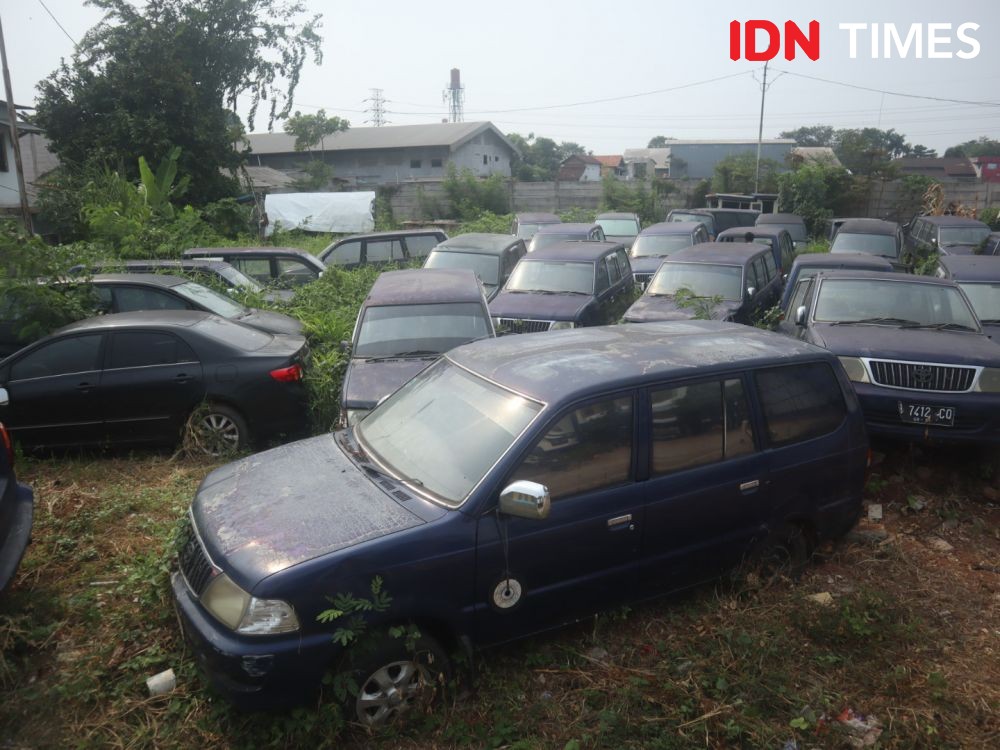 6 Potret Mobil-mobil Dinas Pemkot Tangerang yang Terbengkalai