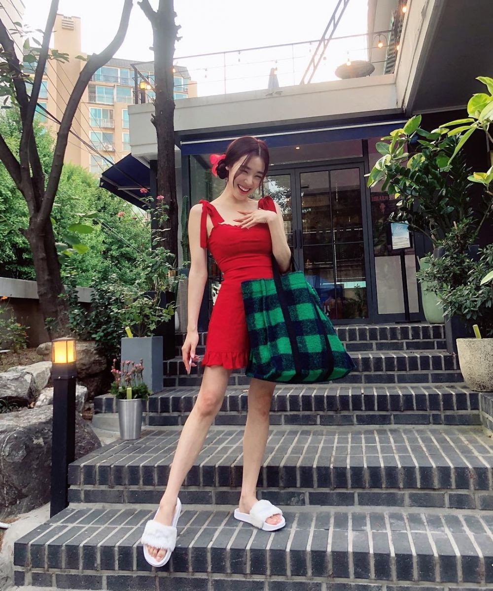 9 Inspirasi OOTD dengan Dress ala Choi Soo Young SNSD, Girly Banget!
