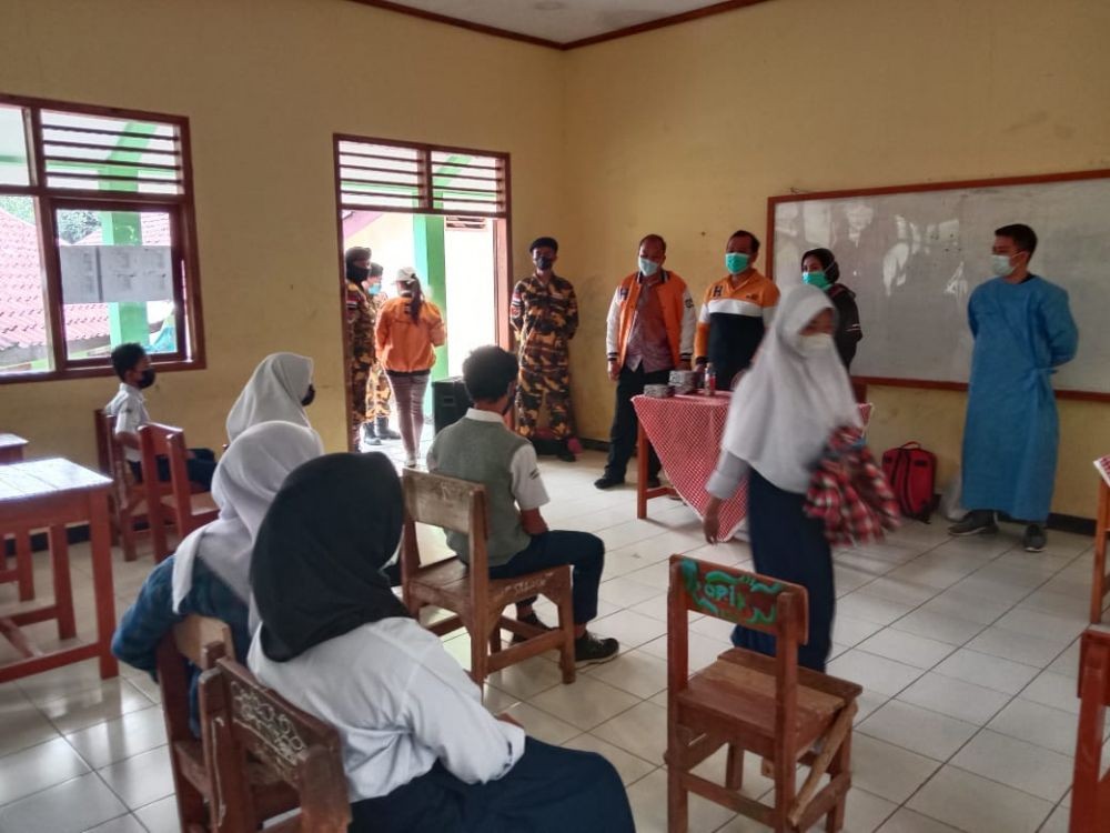 Gelar Vaksinasi Massal, Hanura Jabar Sasar Pelajar di Kaki Gunung Manglayang